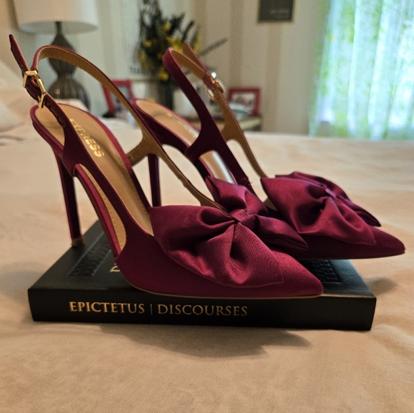 Lovely Fuschia Stilletos - Picture 1 of 5